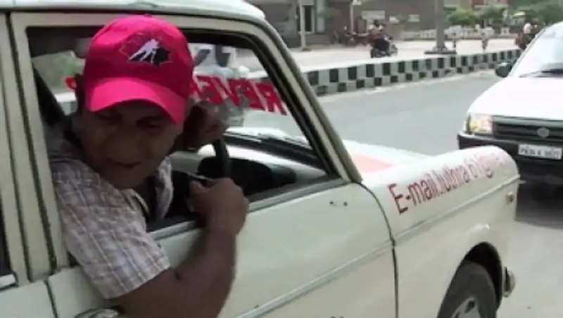 Индиец проездил 11 лет задним ходом