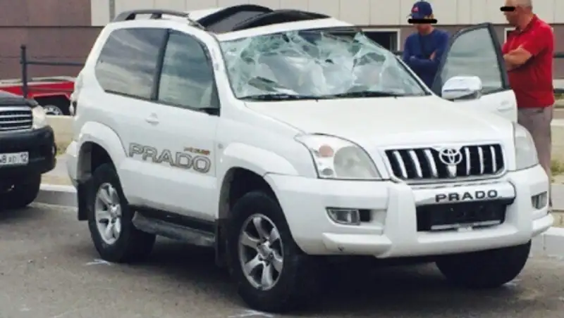Toyota Land Cruiser Prado перевернулся в ДТП в Мангистауской области