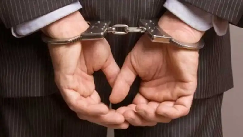 В ЮКО за один день задержали двух крупных чиновников