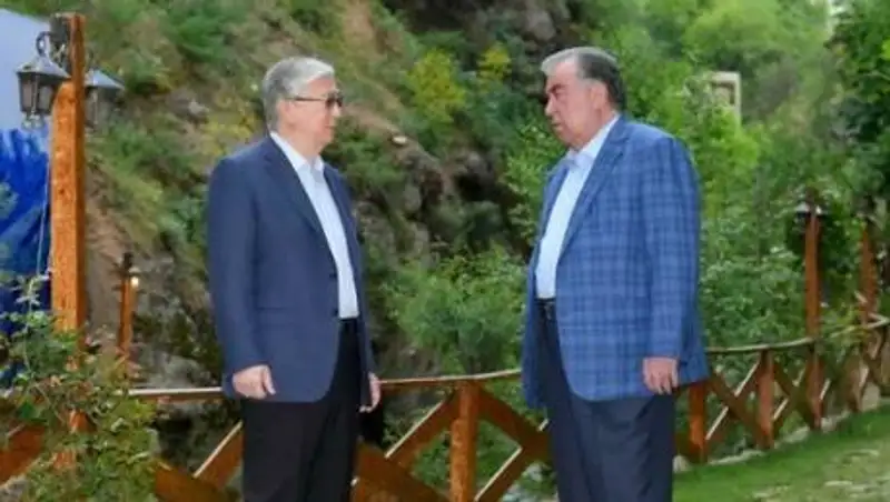 Токаев выложил фото с другом