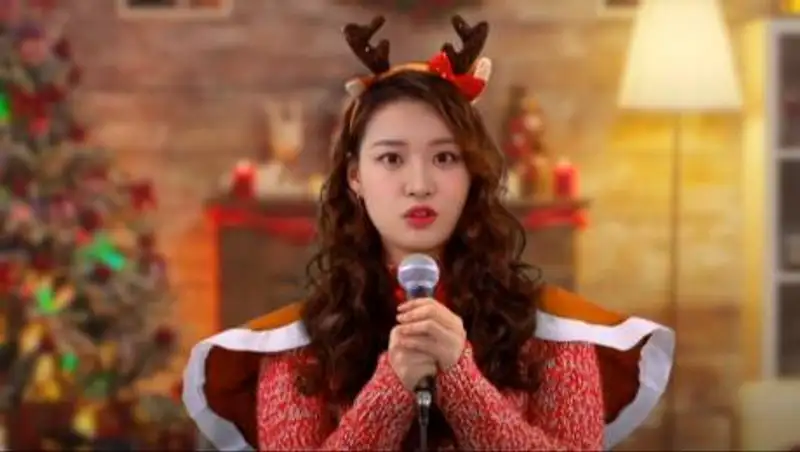 Блогер с "ненастоящим" лицом набирает популярность в Сети