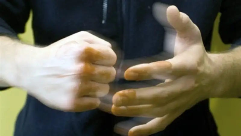 В Акколе приемы самбо пришлось применить полицейским при задержании пьяных парней