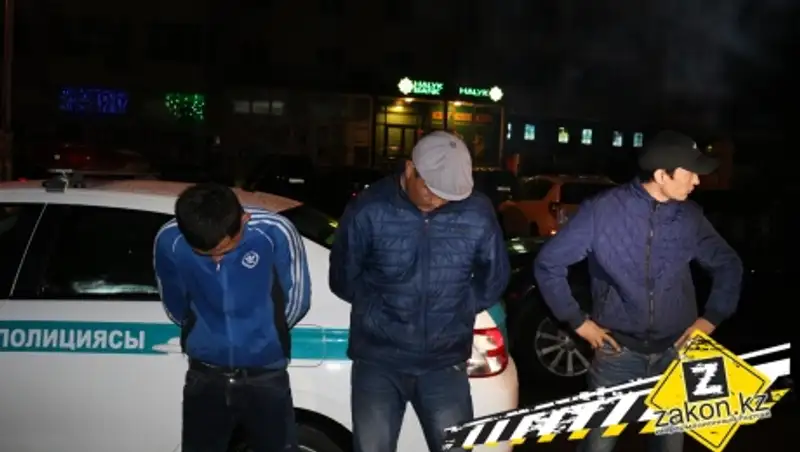 В Алматы в мкр.Кокжиек задержали автомобильных воров