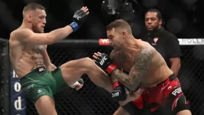 Порье победил Макгрегора техническим нокаутом