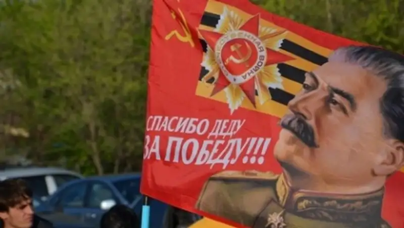 Власти ЗКО отрицают факт проведения автопробега с портретами Сталина в Уральске