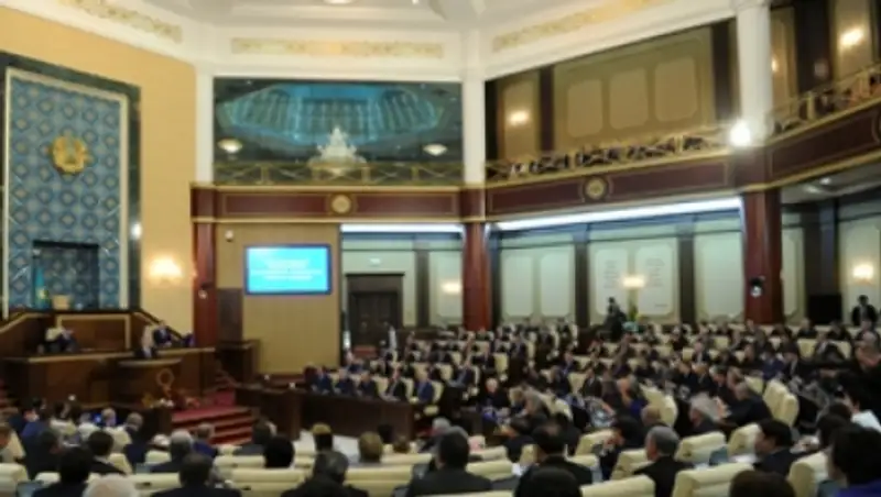 Президент Казахстана предупредил новых депутатов о работе в трудных условиях