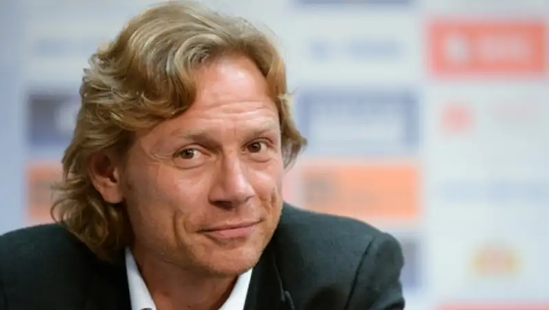 Экс-тренер московского "Спартака" Валерий Карпин об игре Казахстан - Турция