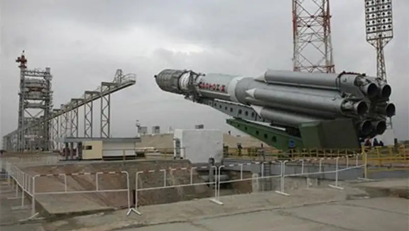 На Байконуре продолжаются работы по подготовке к пуску ракеты-носителя «Протон»