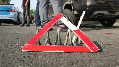 "Наехал прямо на детей":  очевидец рассказал о ДТП на остановке в Алматинской области , фото - Новости Zakon.kz от 03.05.2023 17:15