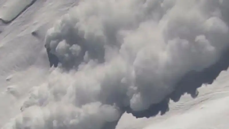 В горах Алматы сошла лавина