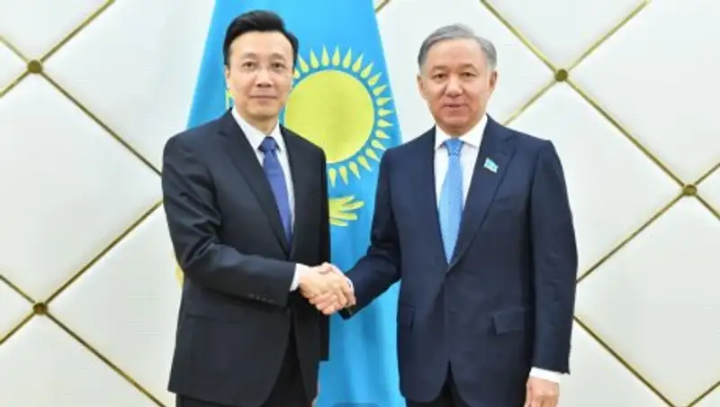 Нигматулин принял посла Китая в Казахстане Сяо Чжана