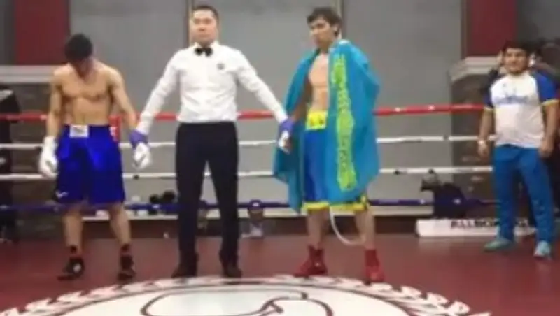 Казахстанский певец с победы дебютировал в профи-боксе