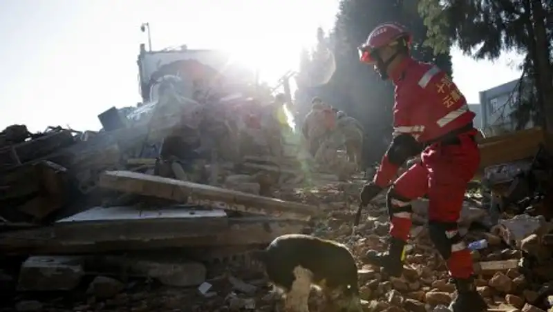 Опознаны тела 14 из 20 жертв землетрясения в Сычуани