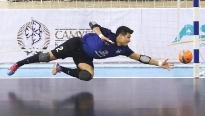 Казахстан минимально ведет у Сербии после первого тайма