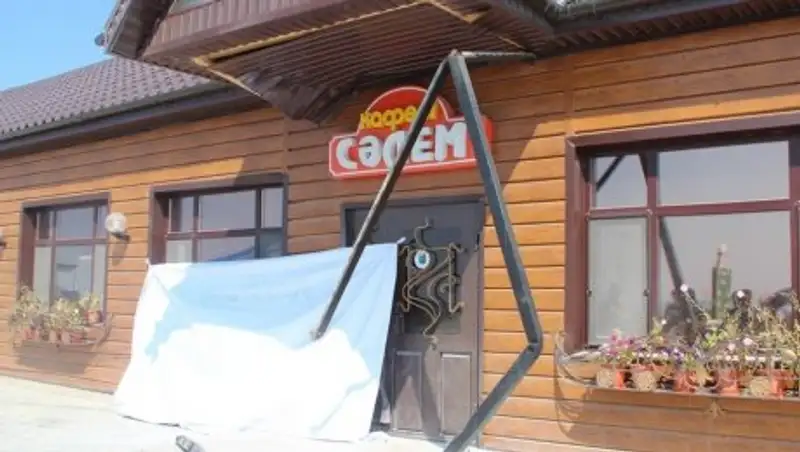 В ДВД Актау подтвердили наличие алкоголя в крови у врезавшегося в здание кафе водителя