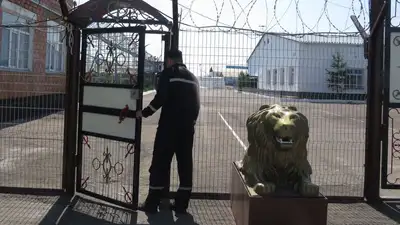 спустя 25 лет казахстанец выходит на свободу , фото - Новости Zakon.kz от 12.07.2023 14:43