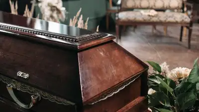 Женщина, которая очнулась в гробу на своих похоронах, умерла спустя семь дней
