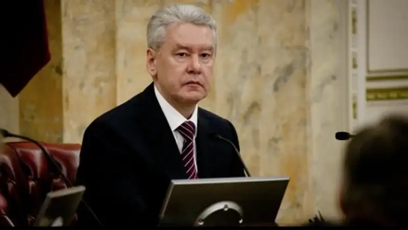 Сергей Собянин лично проверил, работает ли Интернет в метро