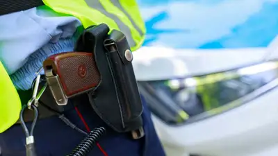 В Алматы полицейского, толкнувшего иностранку, уволили, фото - Новости Zakon.kz от 14.06.2023 12:01