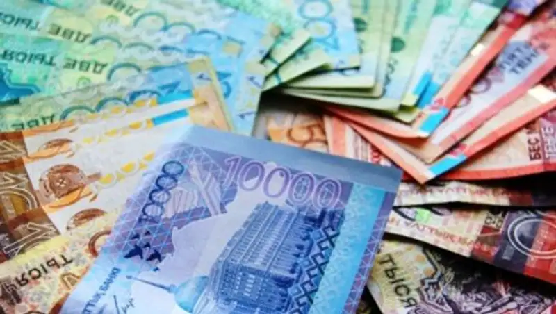 Тенге продолжает дешеветь