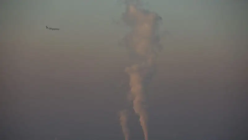 «Как же в действительности» – казахстанцев смутили данные о воздухе в школьном учебнике