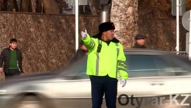 В Шымкенте появились регулировщики в новой форме