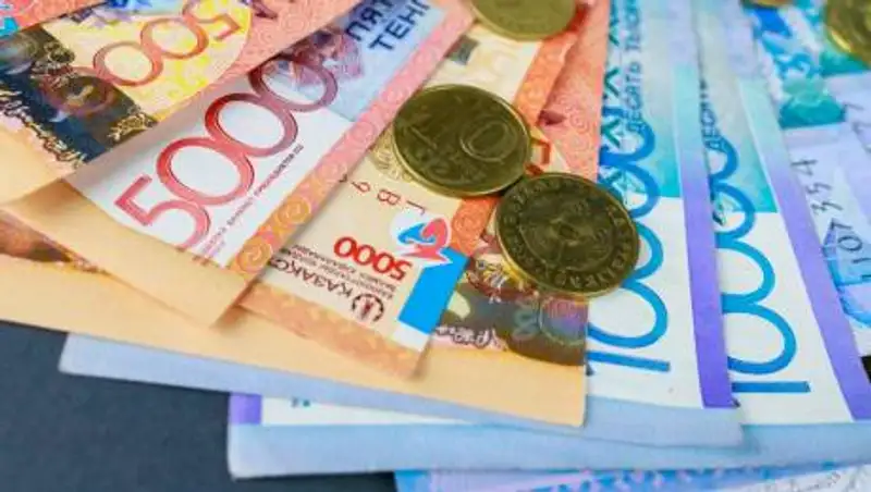 Казахстанцы смогут снимать досрочно добровольные пенсионные накопления