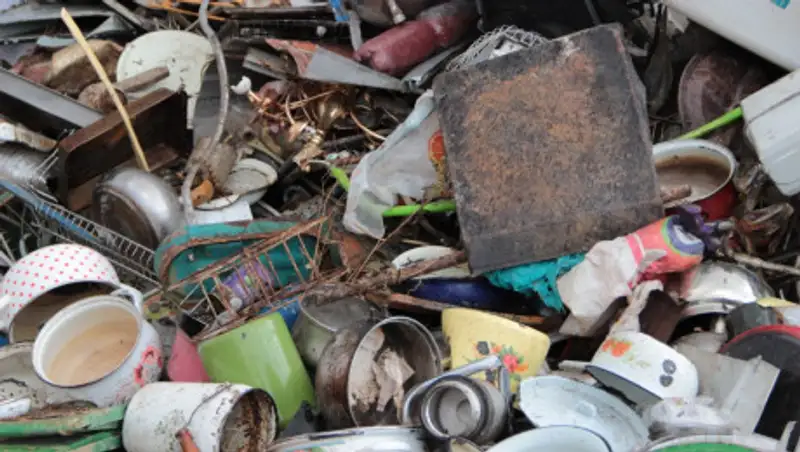 В новогодние праздники Усть-Каменогорск завалило мусором