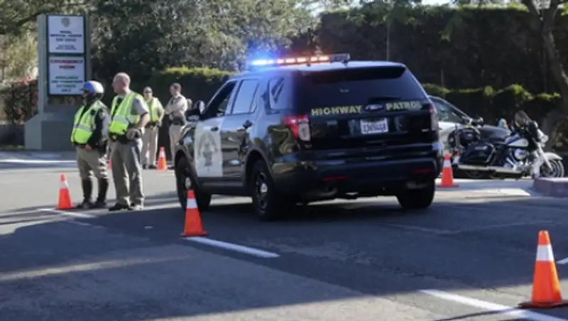 Трех человек ранили пожарным гидрантом во время драки с членами ку-клукс-клана