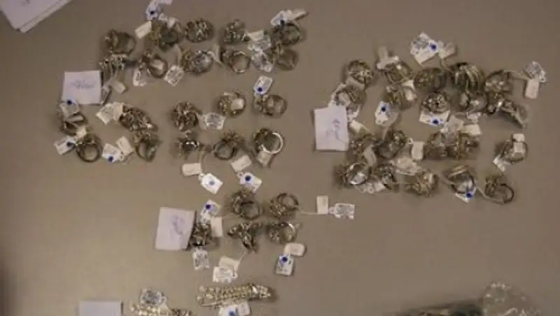 Казахстанские пограничники пресекли контрабанду ювелирных изделий из серебра