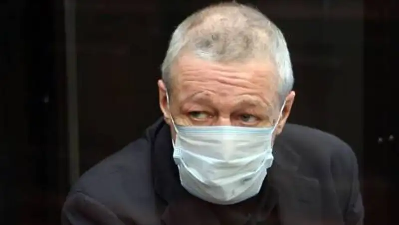 Ефремов попросил о смягчении наказания из-за алкоголизма и проблем с психикой