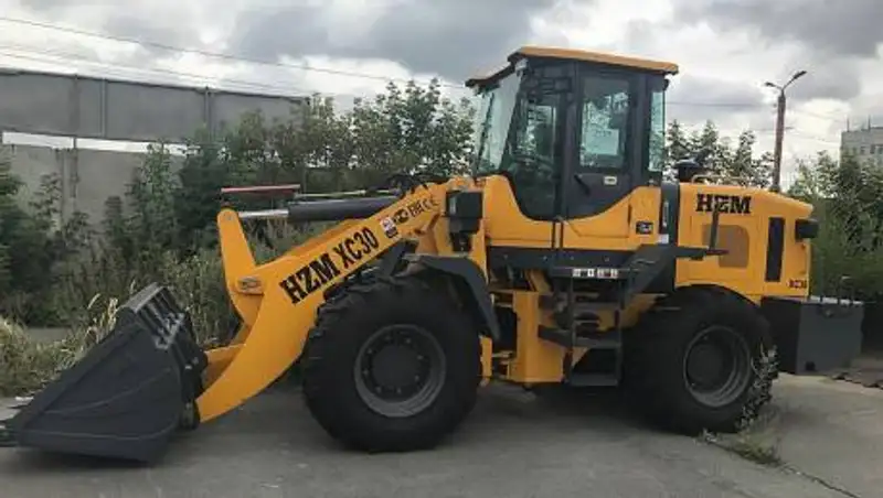 Девушка угнала погрузчик в Нур-Султане. Видео