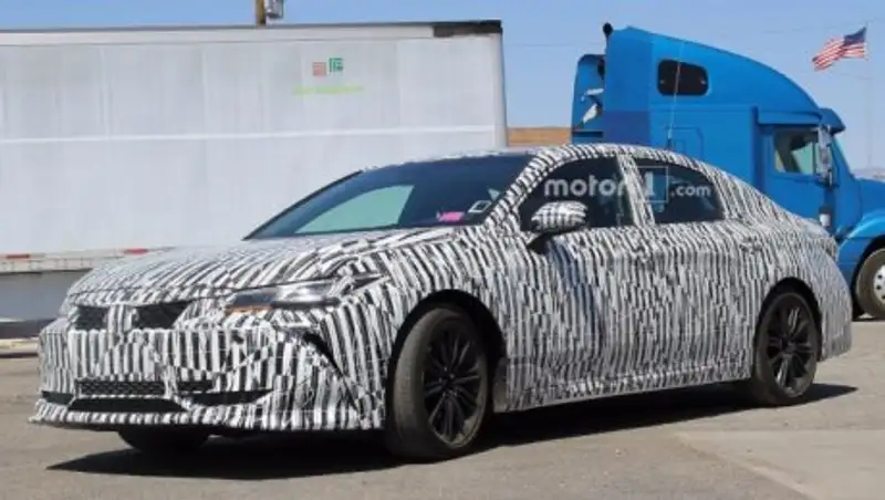 Toyota вывела на тесты новый Avalon