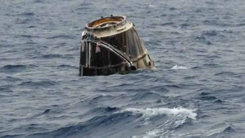 Космический грузовик Dragon благополучно приводнился в Тихом океане