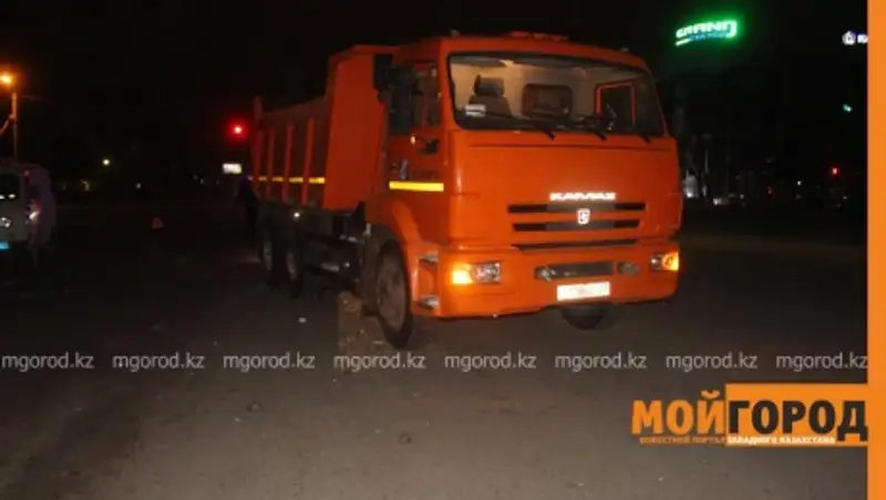 В Уральске "КамАЗ" сбил пешехода
