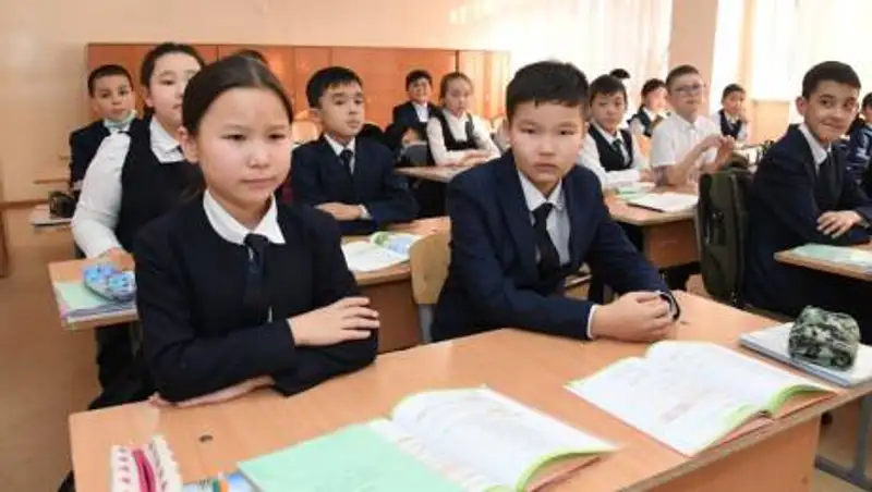 Алматинские школьники смогут учиться в очном режиме с сентября