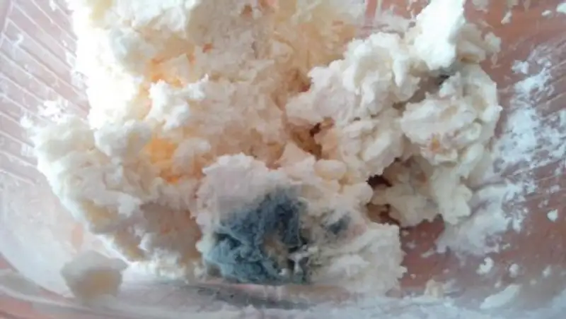 Мать отравившегося сырком с плесенью ребёнка подала иск в суд