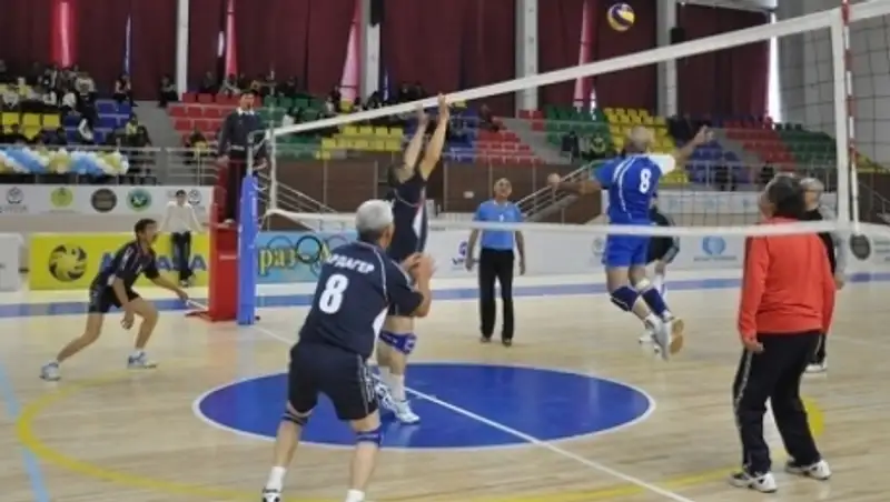 В Таразе начались волейбольные соревнования среди ветеранов