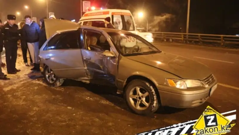 Серьезное ДТП с участием двух Тойот Камри произошло в Алматы