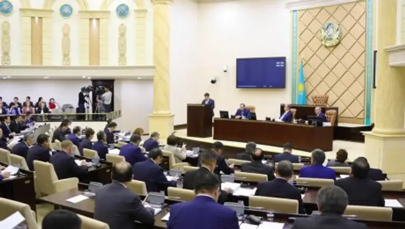 Премьер-Министр принял участие в пленарном заседании Сената Парламента