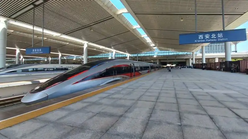 Китай Сиань железнодорожный вокзал скоростной поезд, фото - Новости Zakon.kz от 07.09.2023 11:38
