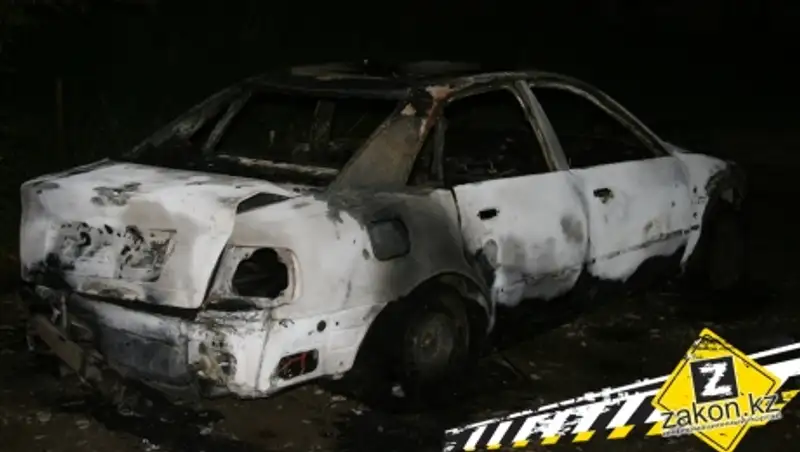 В Алматы владелец сгоревшей Ауди подозревает, что ее подожгли