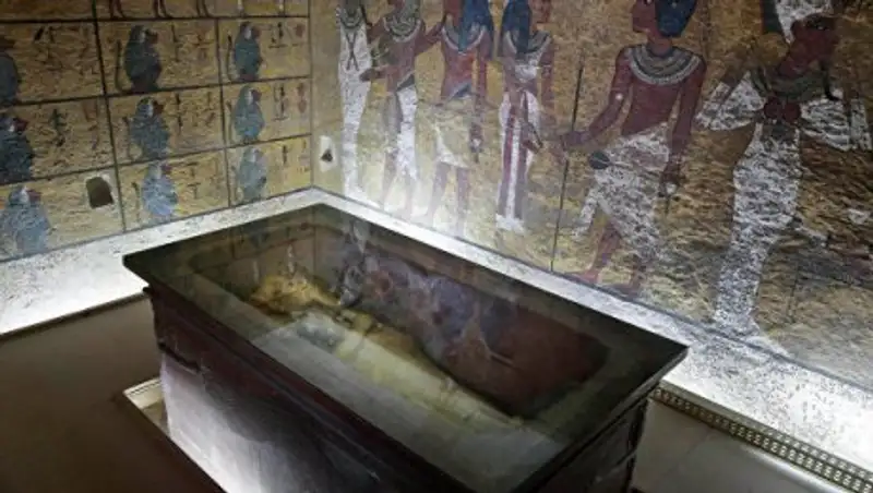 Гробницу фараона Тутанхамона вновь изучают в поисках захоронения Нефертити