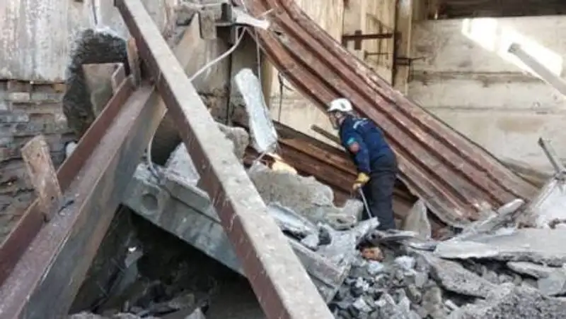 Три человека погибли при обрушении здания в Шымкенте