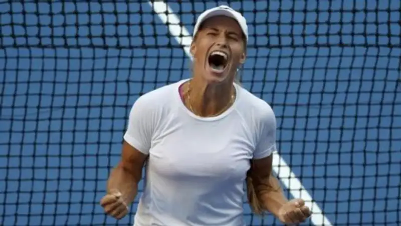 Казахстанская теннисистка Юлия Путинцева раскритиковала тренера и сломала ракетку