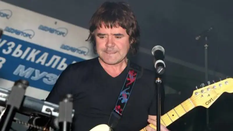 Исполнитель хита "Плачет девушка в автомате" без вести пропал в Москве