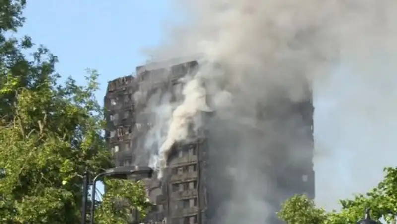 Пожар в Лондоне: 41 человек до сих пор в списках пропавших без вести