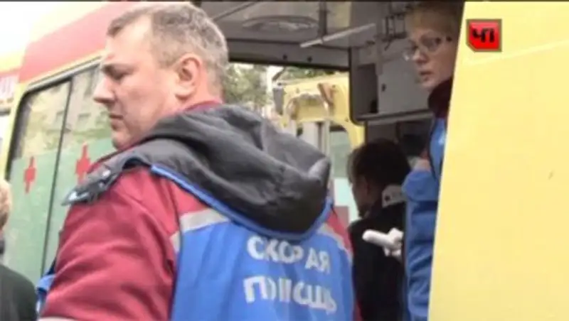 Петербургская пятиклассница выпрыгнула с 10-го этажа из-за чужих долгов  