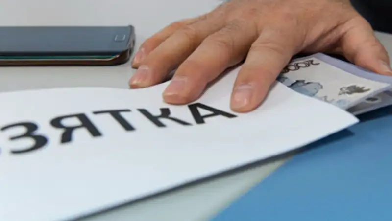 Продавец магазина отдал деньги и две банки энергетика, чтобы его не штрафовали в Шымкенте