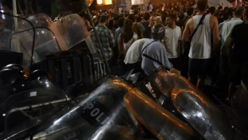 Премьер Грузии пообещал наказать всех виновных в организации беспорядков